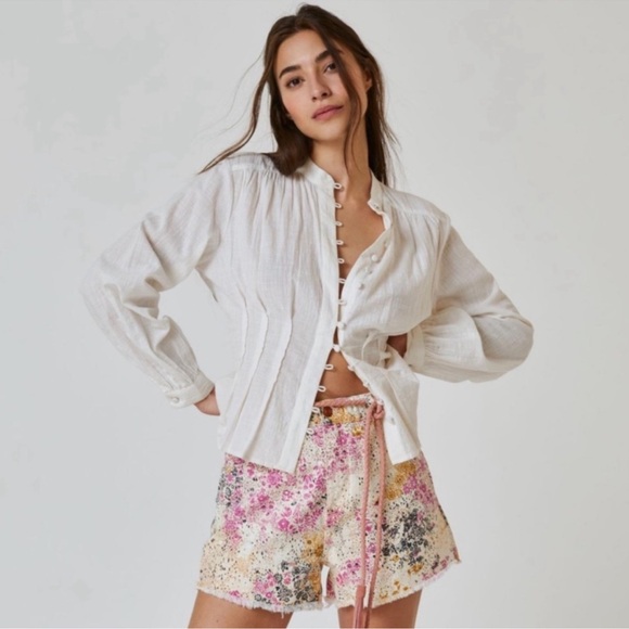 Anthro Pilcro high waist shorts in printed denim Scrunchie style Size Medium - Picture 15 of 16